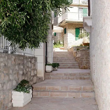 Cypress House * Bol